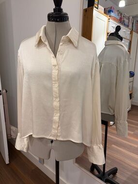 SNDYS Classic Off-White Button-Front Blouse Size 4